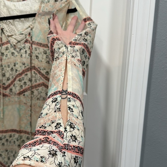 Bohemian Floral Blouse With Lace-Up Front & Crochet Back - Size Medium - Picture 5 of 9